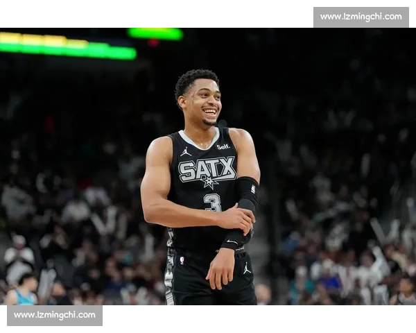 凯尔登・约翰逊深夜抵华!马刺球迷冒雨接机热情爆棚 凯尔登・约翰逊深夜抵华!马刺球迷冒雨接机热情爆棚